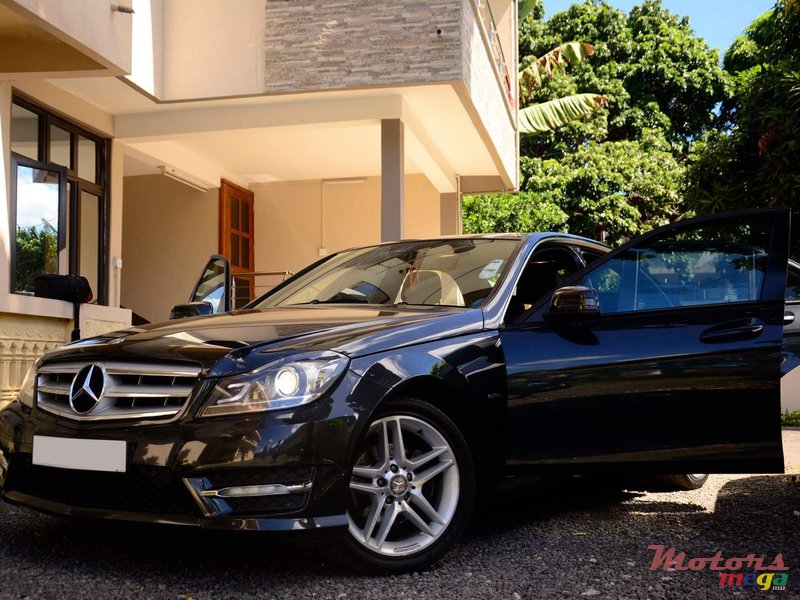 2011' Mercedes-Benz C-Class photo #1