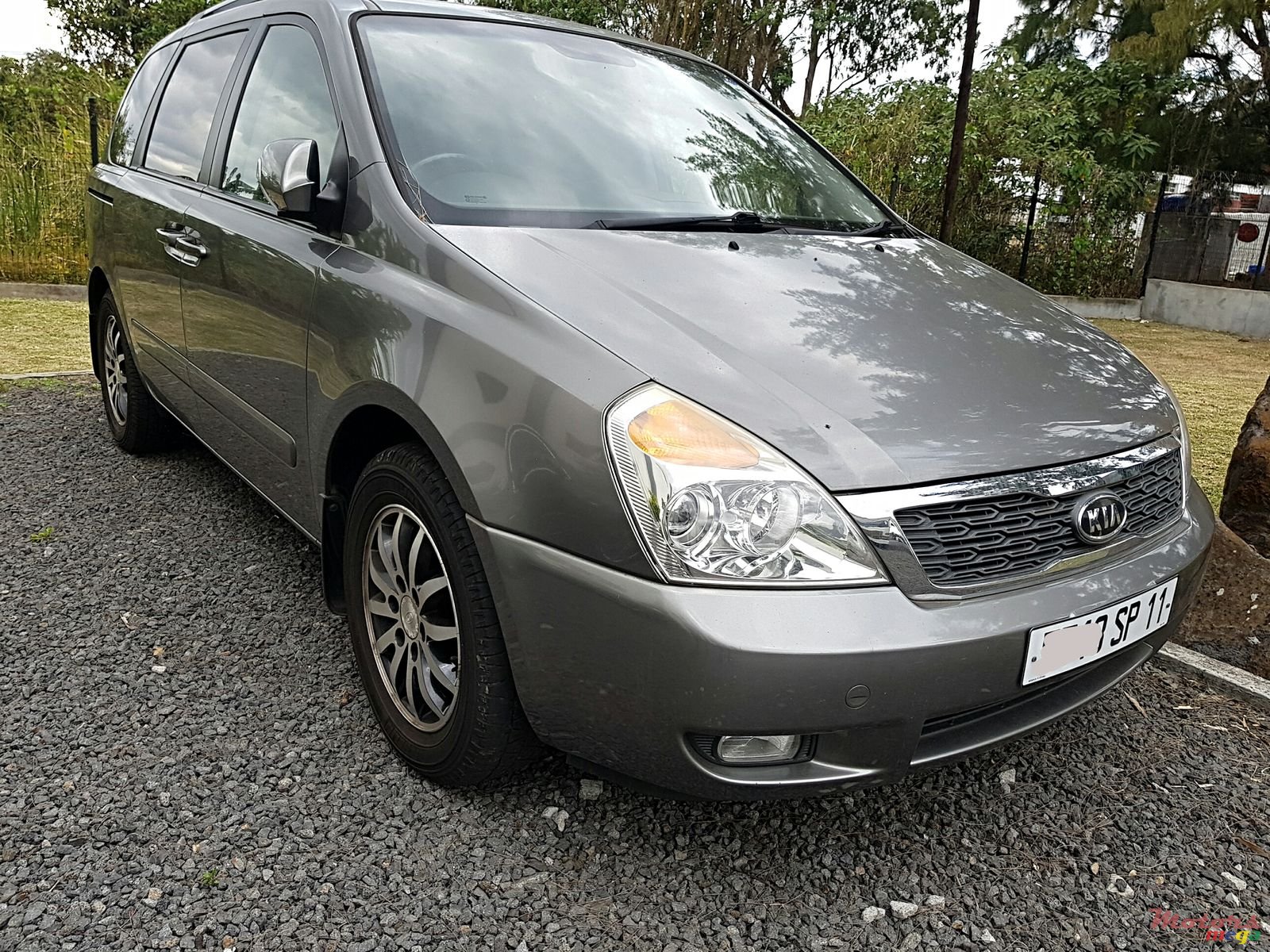 2011' Kia Carnival diesel turbo photo #2