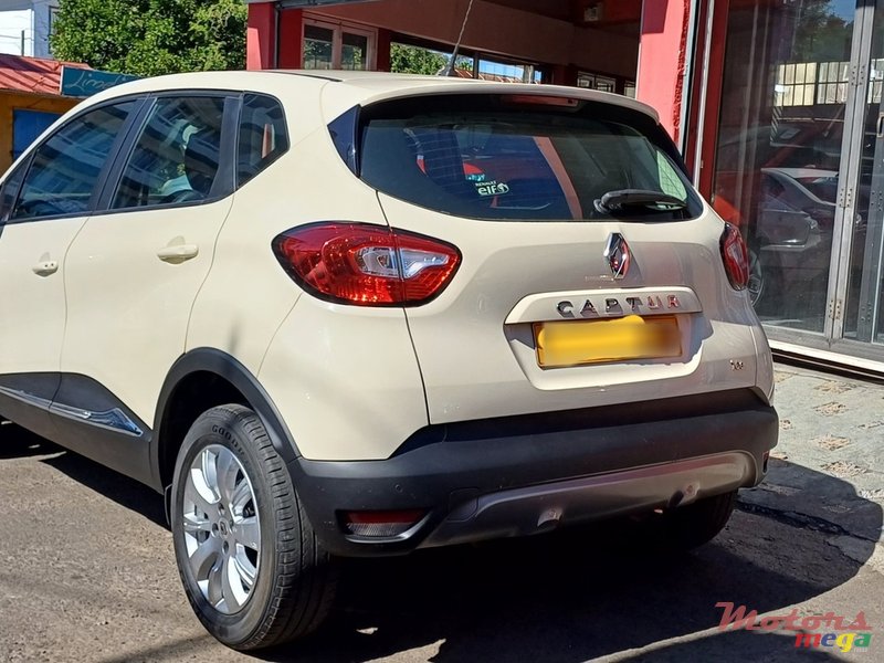 2016' Renault Captur photo #3