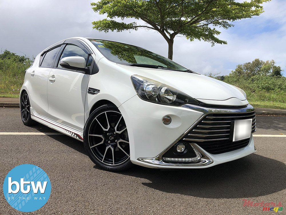 2016' Toyota Aqua photo #1