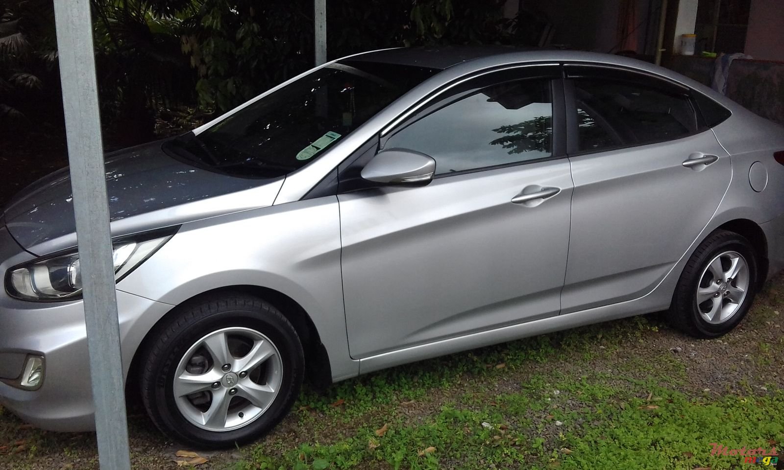 2011' Hyundai Accent photo #5