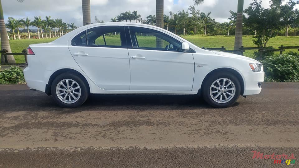 2011' Mitsubishi Lancer photo #4