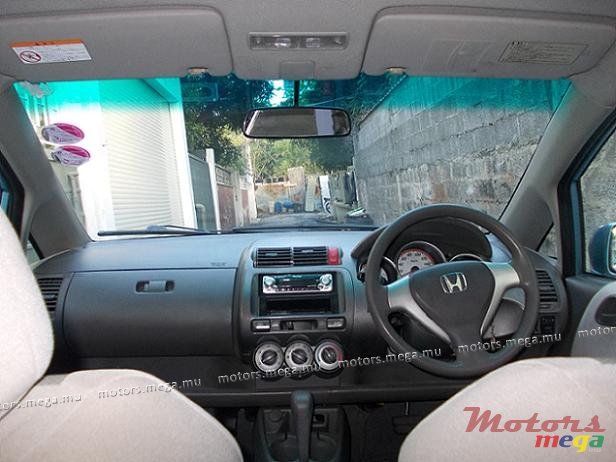 2006' Honda Fit photo #5