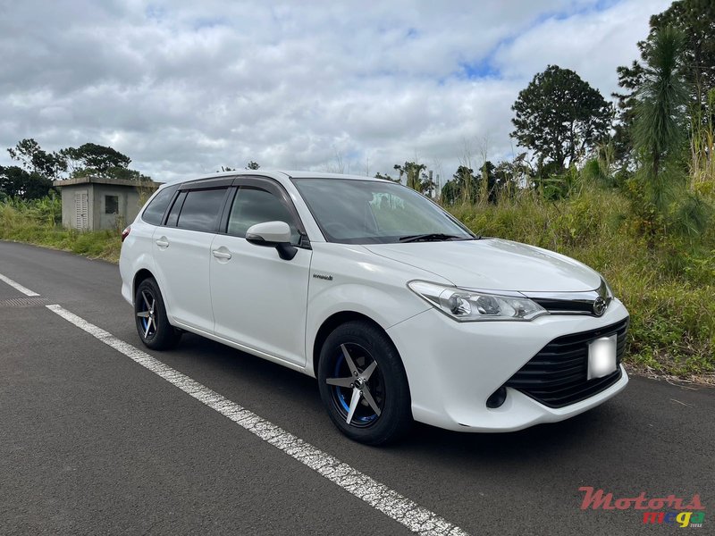 2016' Toyota Fielder photo #2