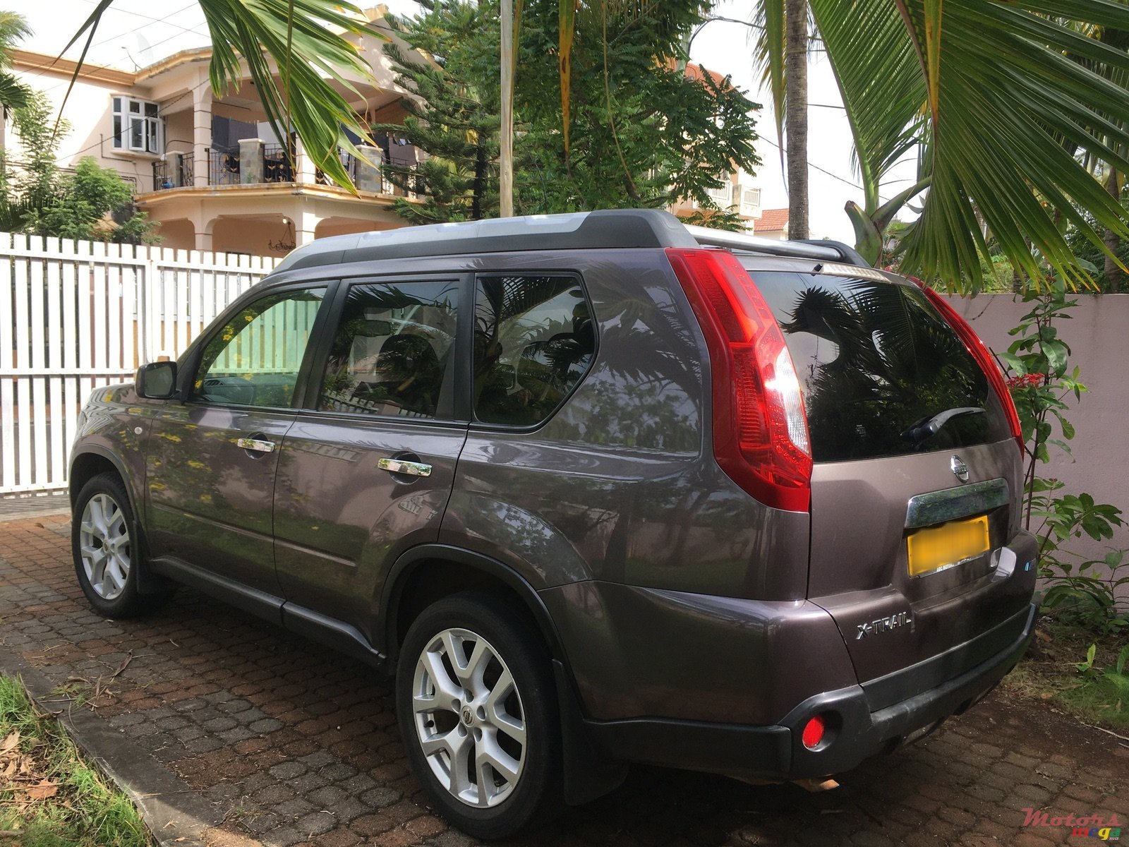 2013' Nissan X-Trail 4 x 4 photo #2