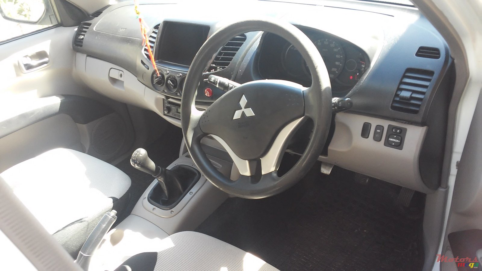 2010' Mitsubishi L 200 photo #4