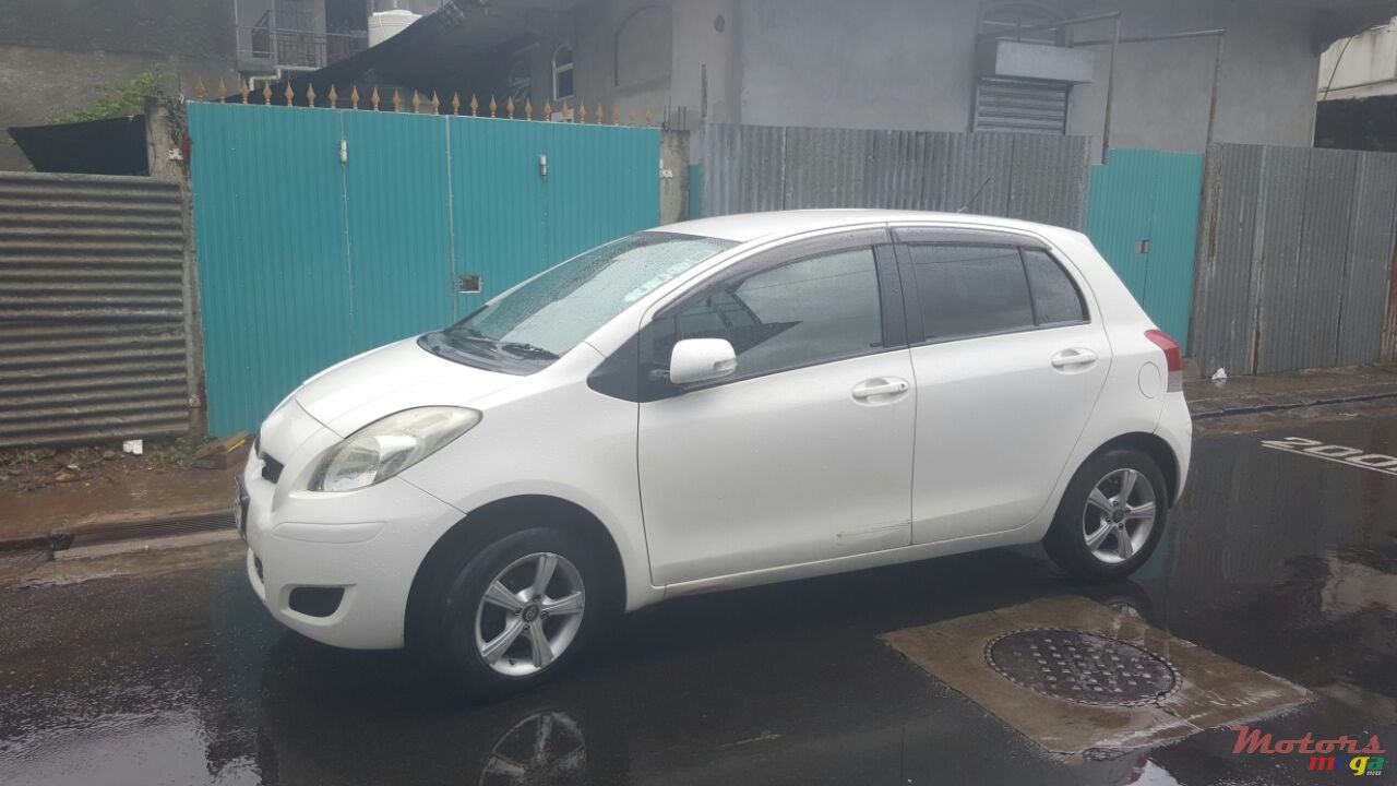 2010' Toyota Vitz photo #3