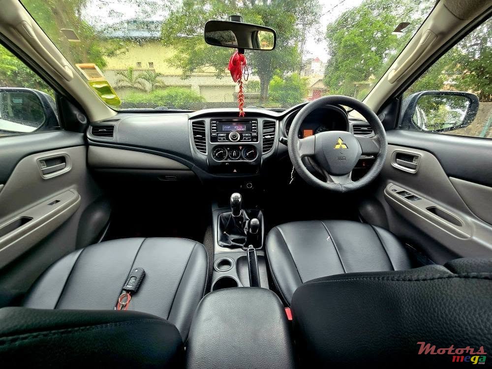 2017' Mitsubishi L200 photo #7