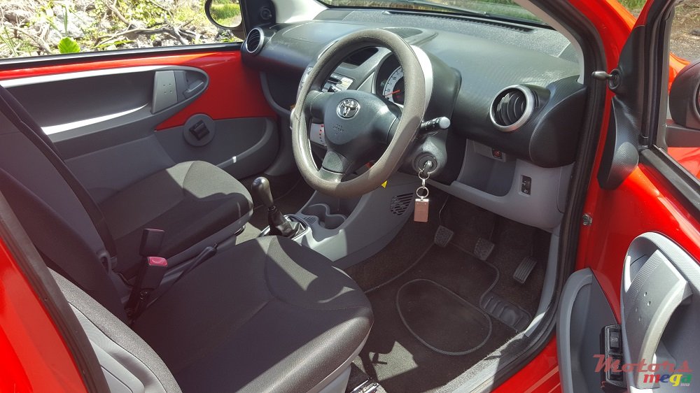 2009' Toyota Aygo 1.0 photo #5