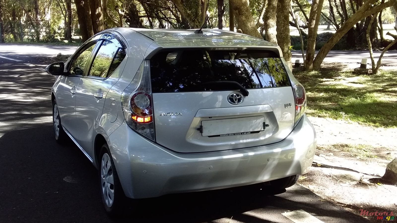 2012' Toyota Aqua photo #4