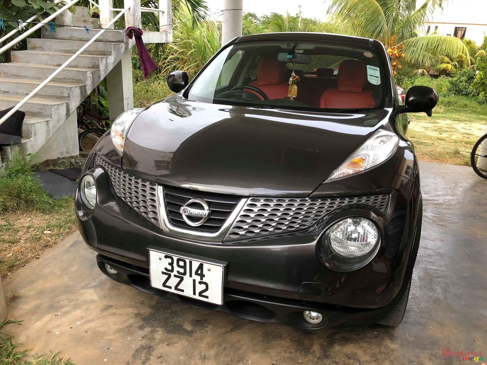 2012' Nissan Juke Red Leather seat photo #2