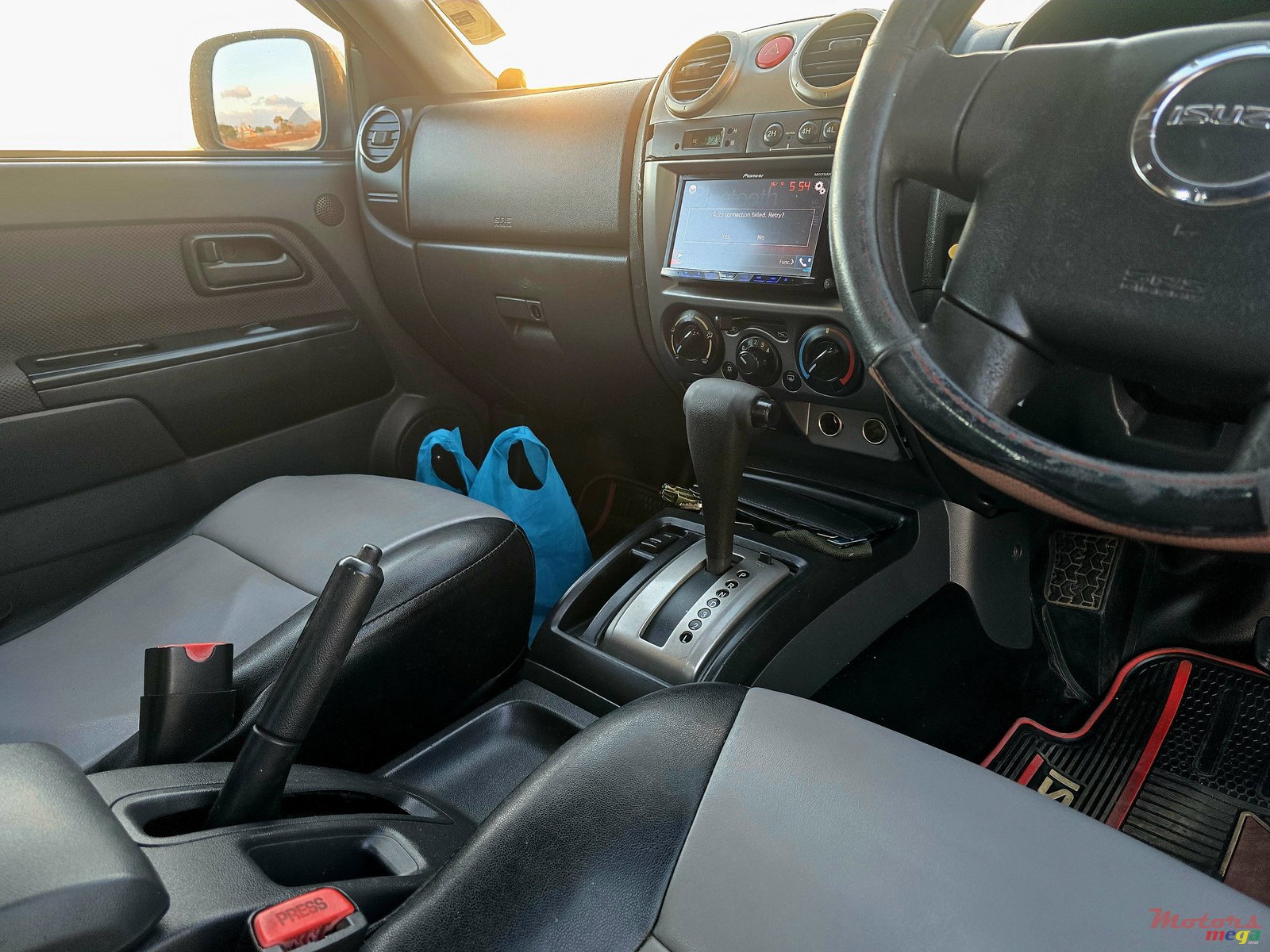 2007' Isuzu D-Max Automatic  4x4 photo #6