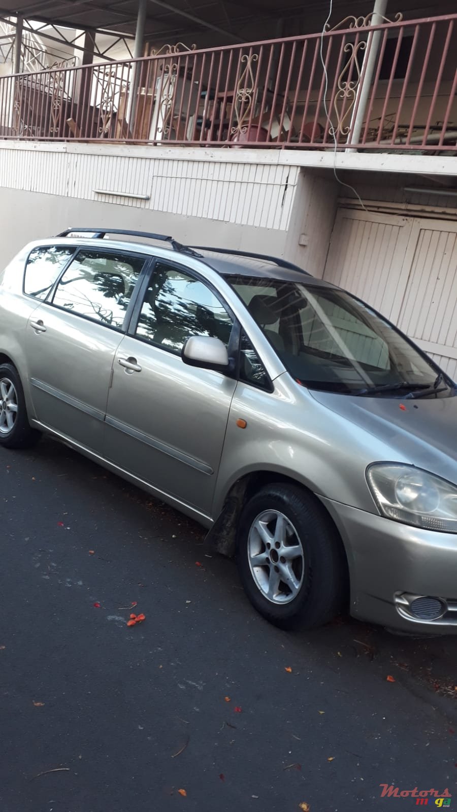 2001' Toyota Ipsum photo #3