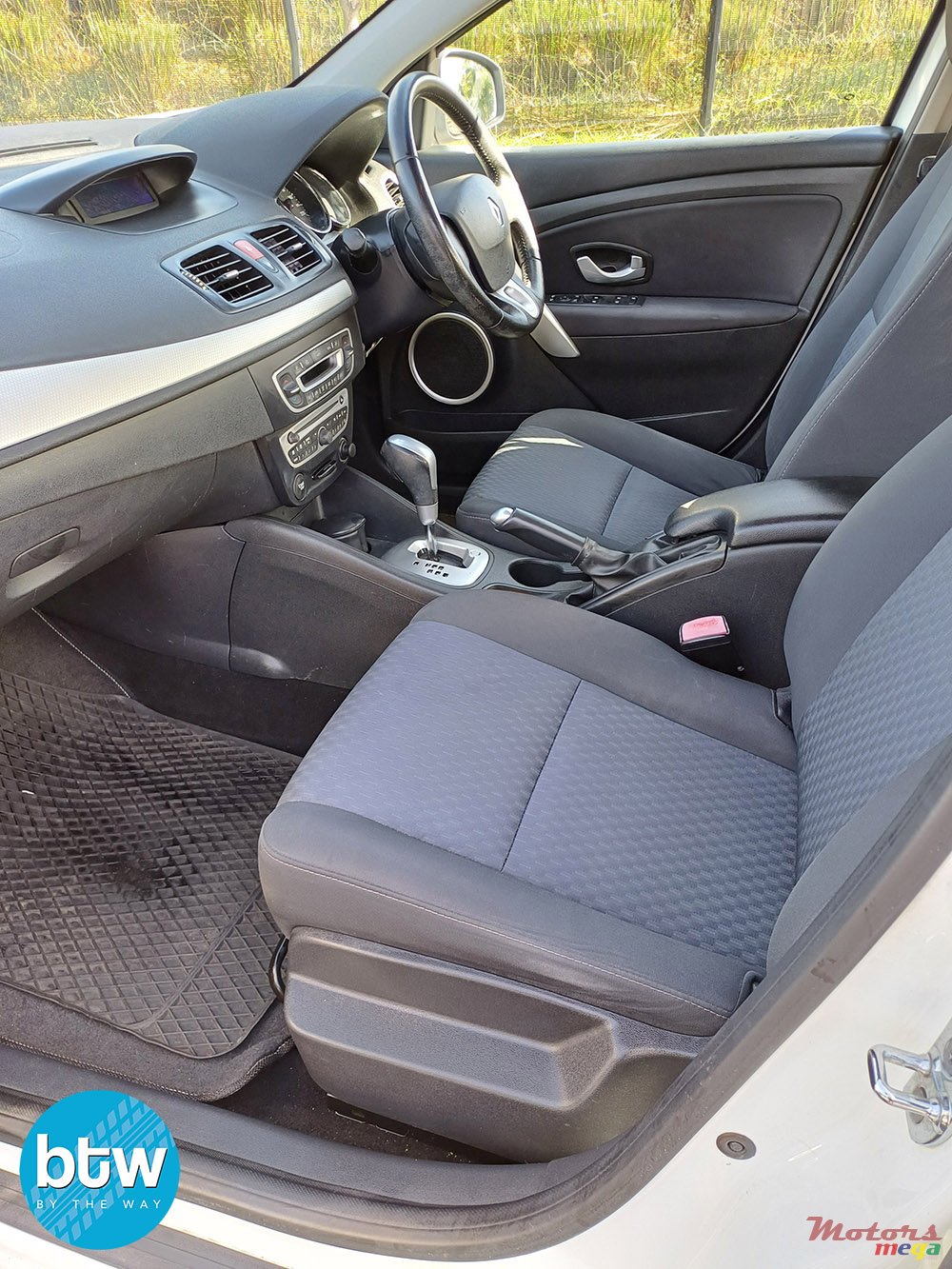 2014' Renault Fluence photo #6