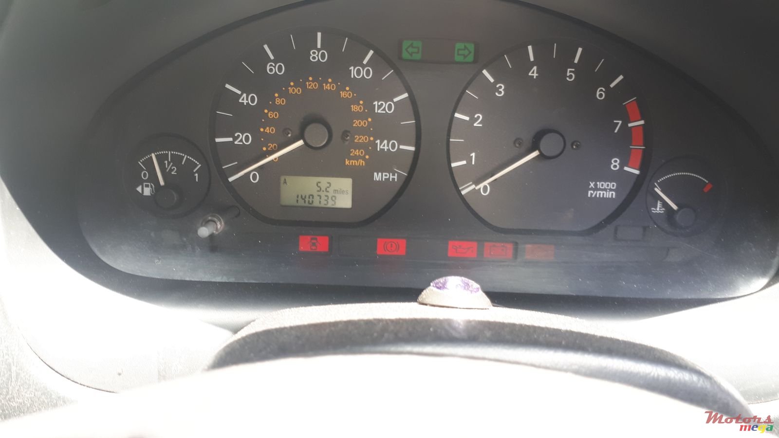 2002' Mitsubishi Carisma photo #1