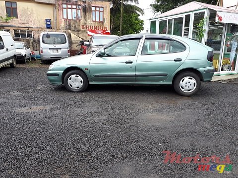 1999' Renault Megane Hatchback photo #3
