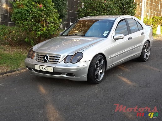 2001' Mercedes-Benz 220 photo #5