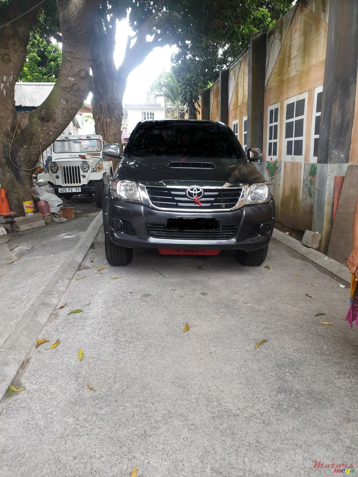 2011' Toyota Hilux photo #3