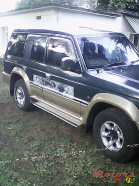 1994' Mitsubishi Pajero photo #1