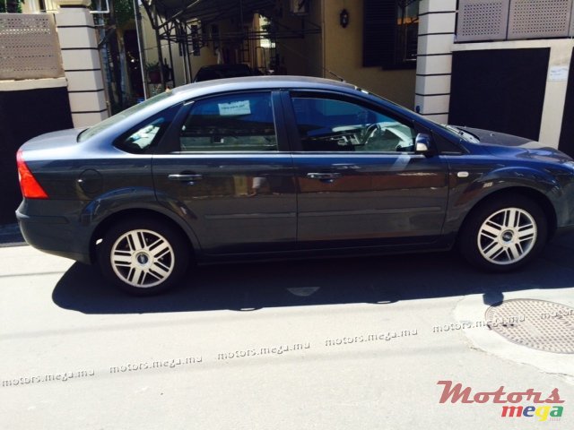 2009' Ford Focus ghia photo #2