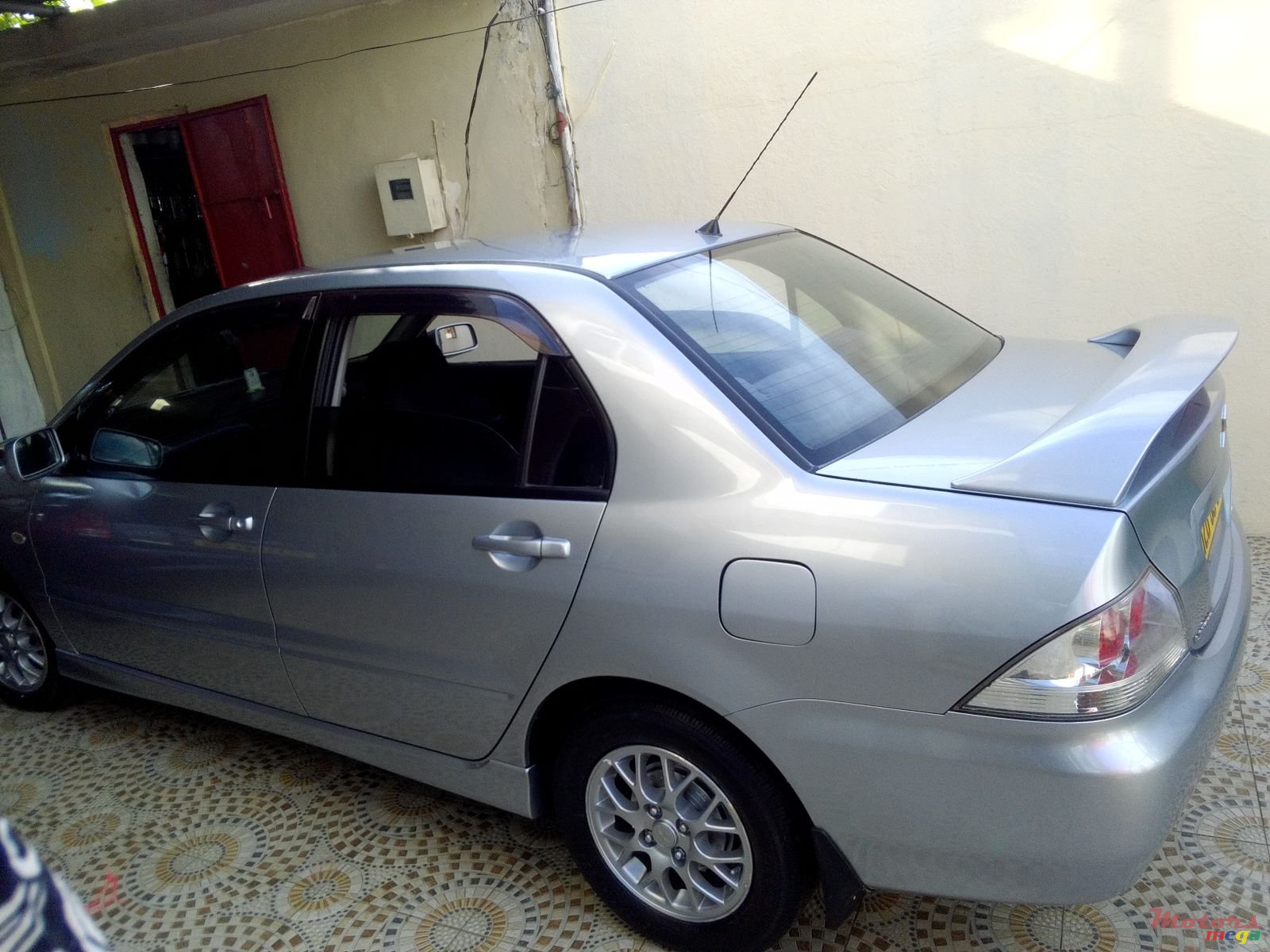 2003' Mitsubishi photo #1