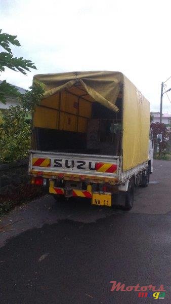 2011' Isuzu photo #4
