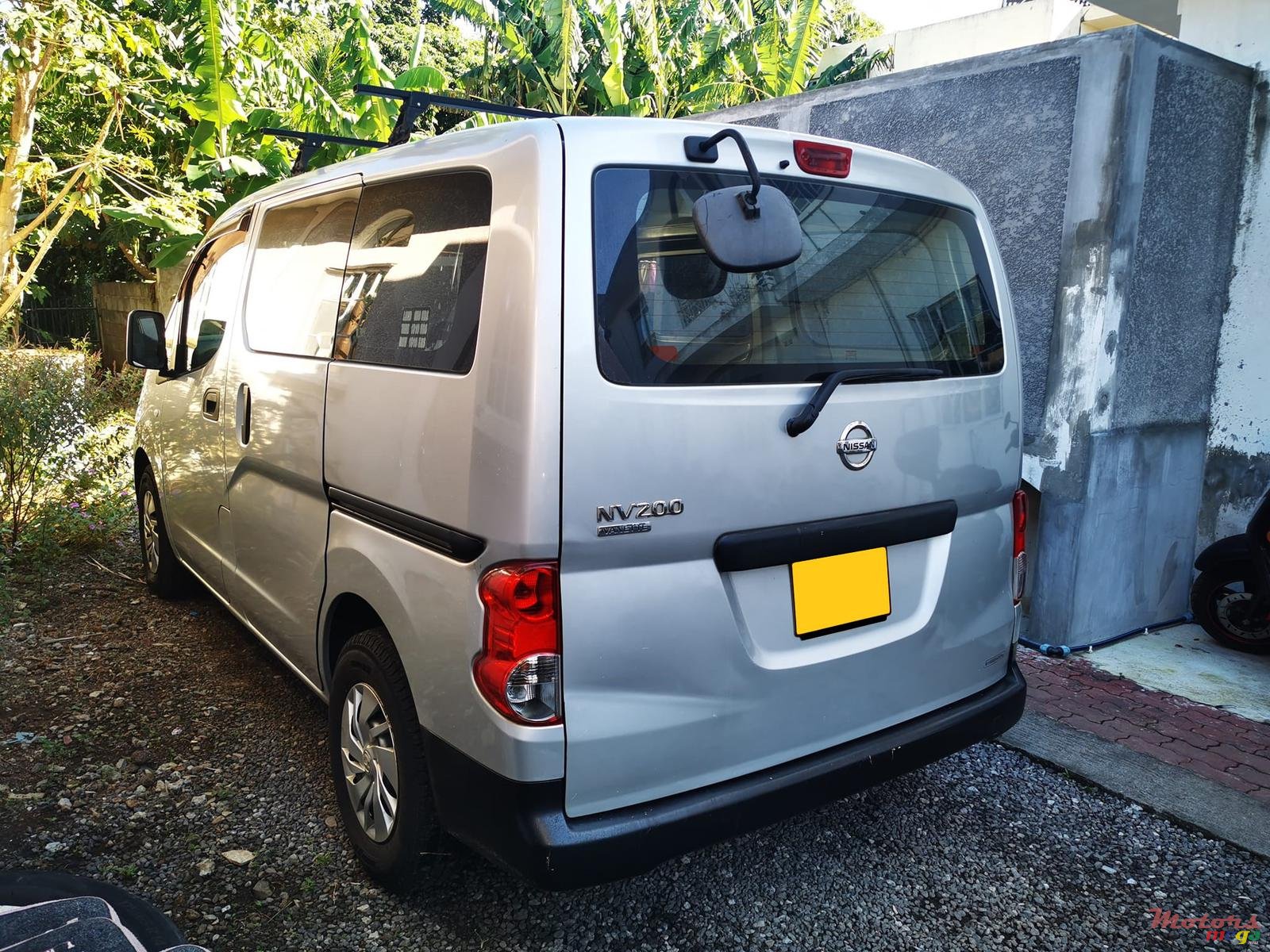 2011' Nissan NV200 Goods Vehicle photo #4