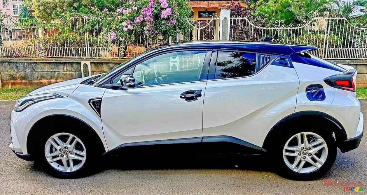 2022' Toyota C-HR photo #3