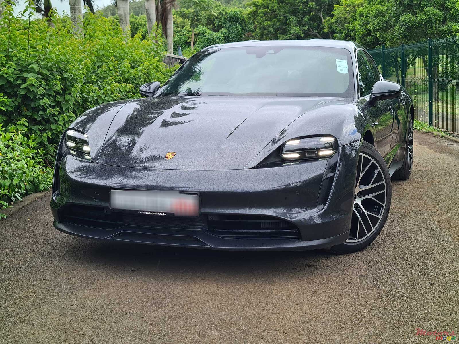 2022' Porsche Taycan 4 S photo #5