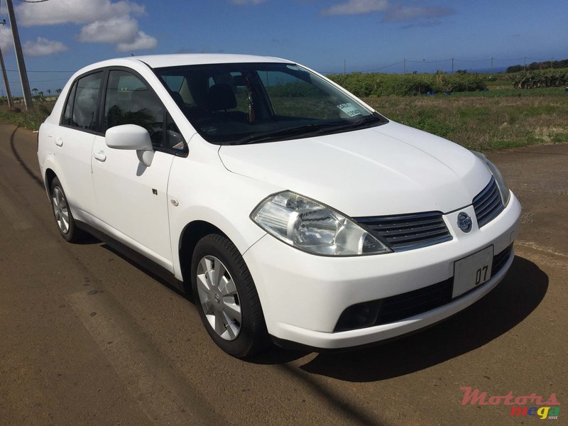 2007' Nissan Tiida photo #1