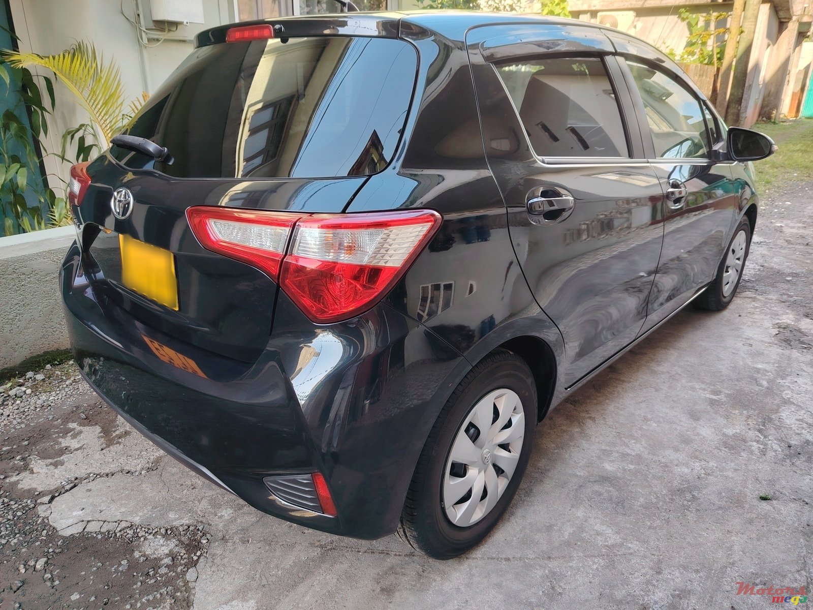 2017' Toyota Vitz 1320cc photo #6