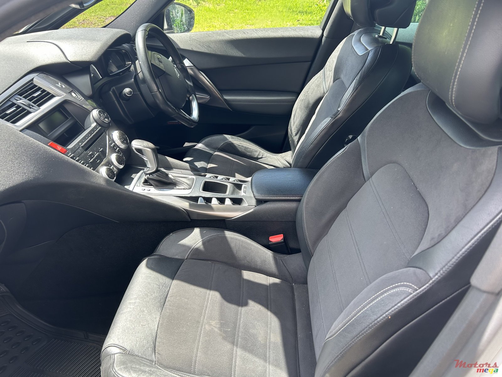 2015' DS Automobiles photo #3