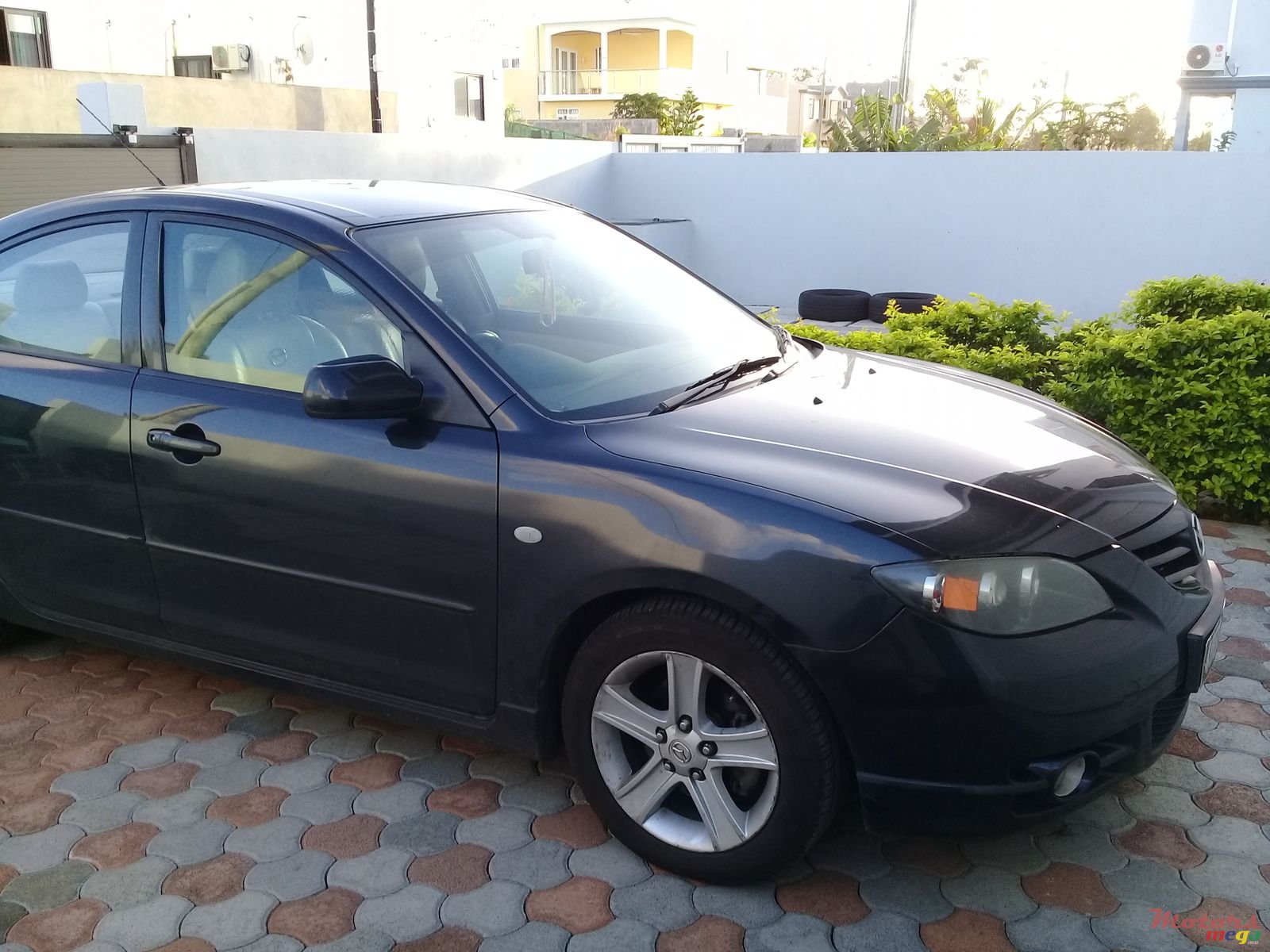 2004' Mazda Mazda3 photo #1