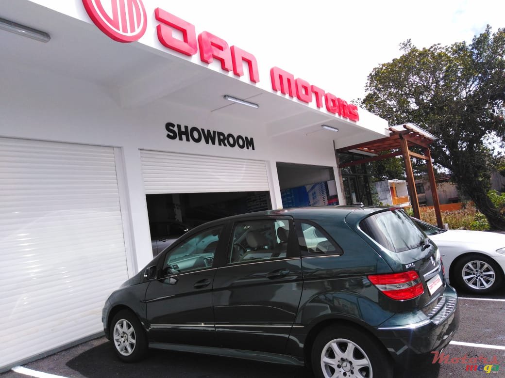 2011' Mercedes-Benz B 160 photo #5