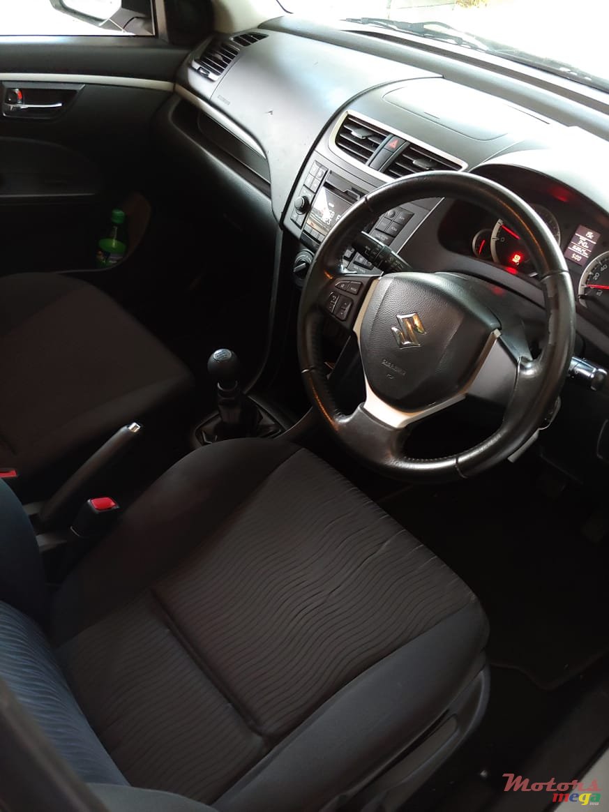 2012' Suzuki Swift photo #4