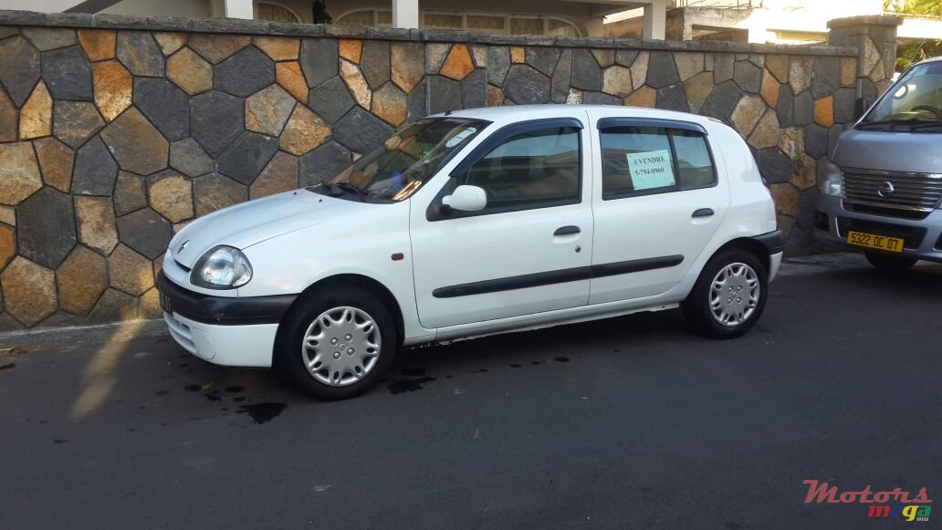 2001' Renault Clio photo #7