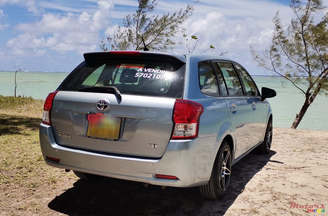 2013' Toyota Fielder photo #2
