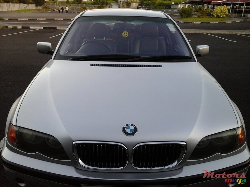 2003' BMW 3 Series Sedan photo #2