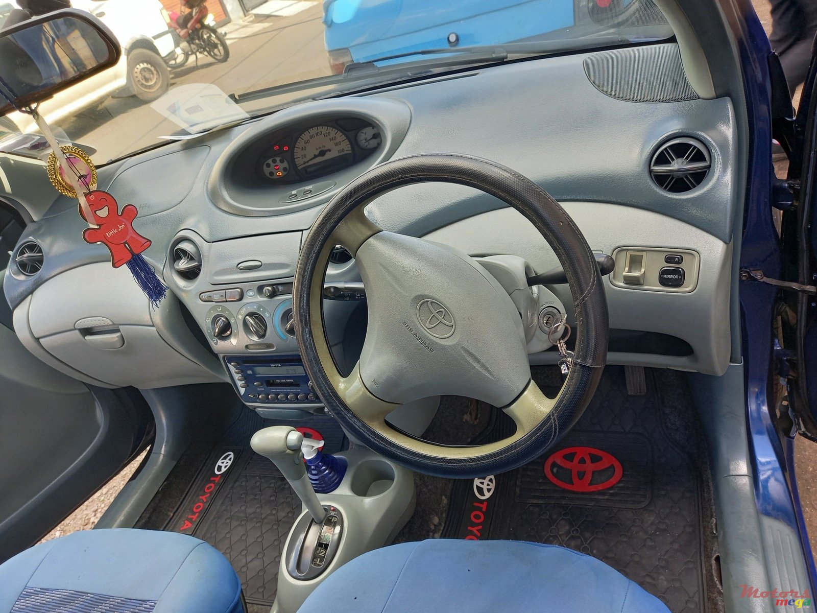 2000' Toyota Vitz photo #7