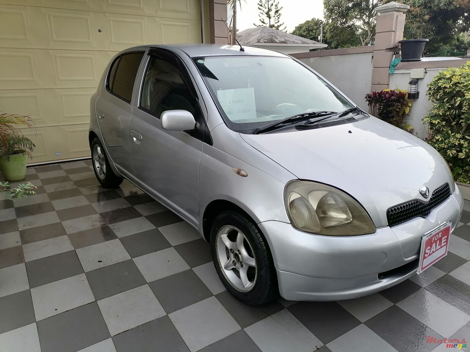 2001' Toyota Vitz photo #6