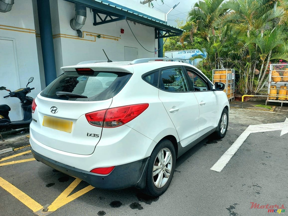 2011' Hyundai ix35 photo #2