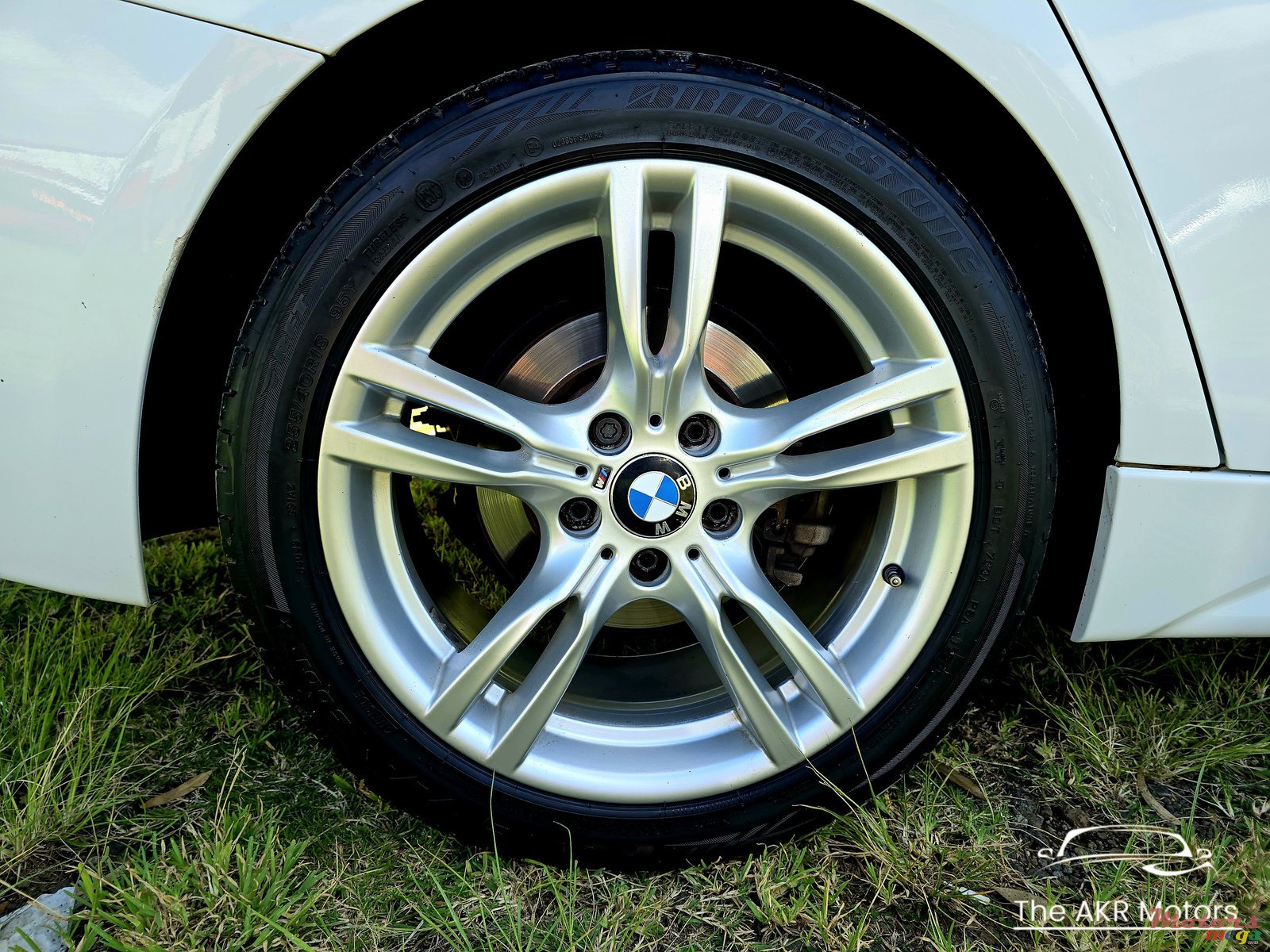 2018' BMW 3 Series 318i M Sport photo #3