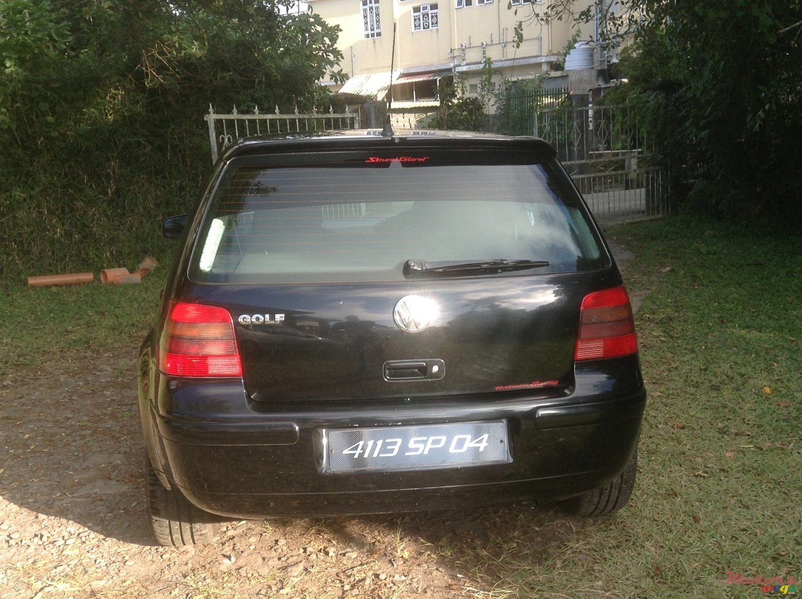 2004' Volkswagen Golf photo #3