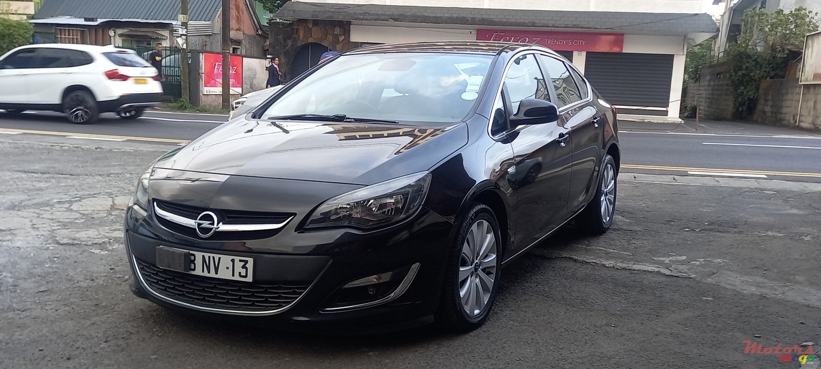 2013' Opel Astra photo #1
