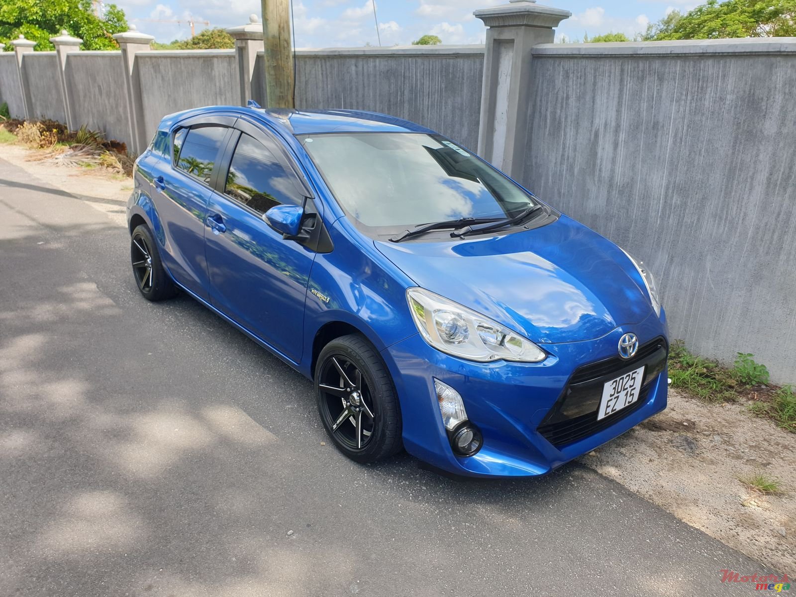 2015' Toyota Aqua photo #1