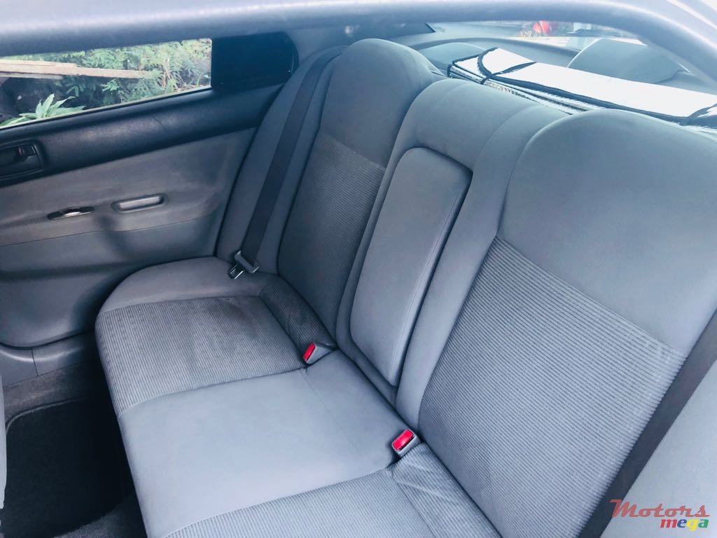 2004' Mitsubishi photo #5