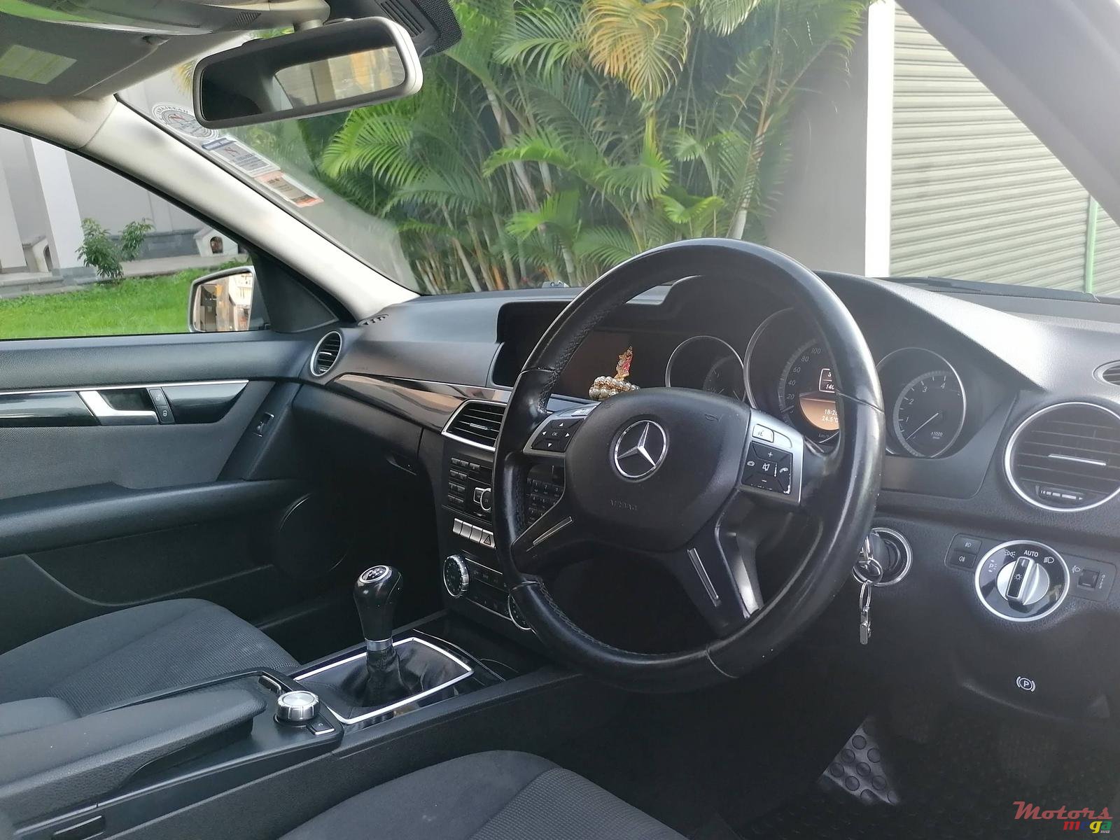 2011' Mercedes-Benz C-Class photo #5