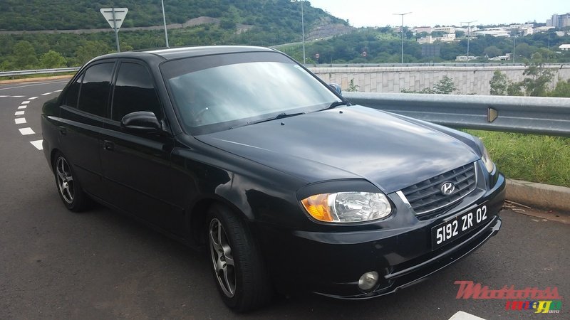 2002' Hyundai Accent photo #1