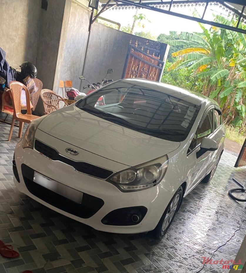 2011' Kia Rio photo #1