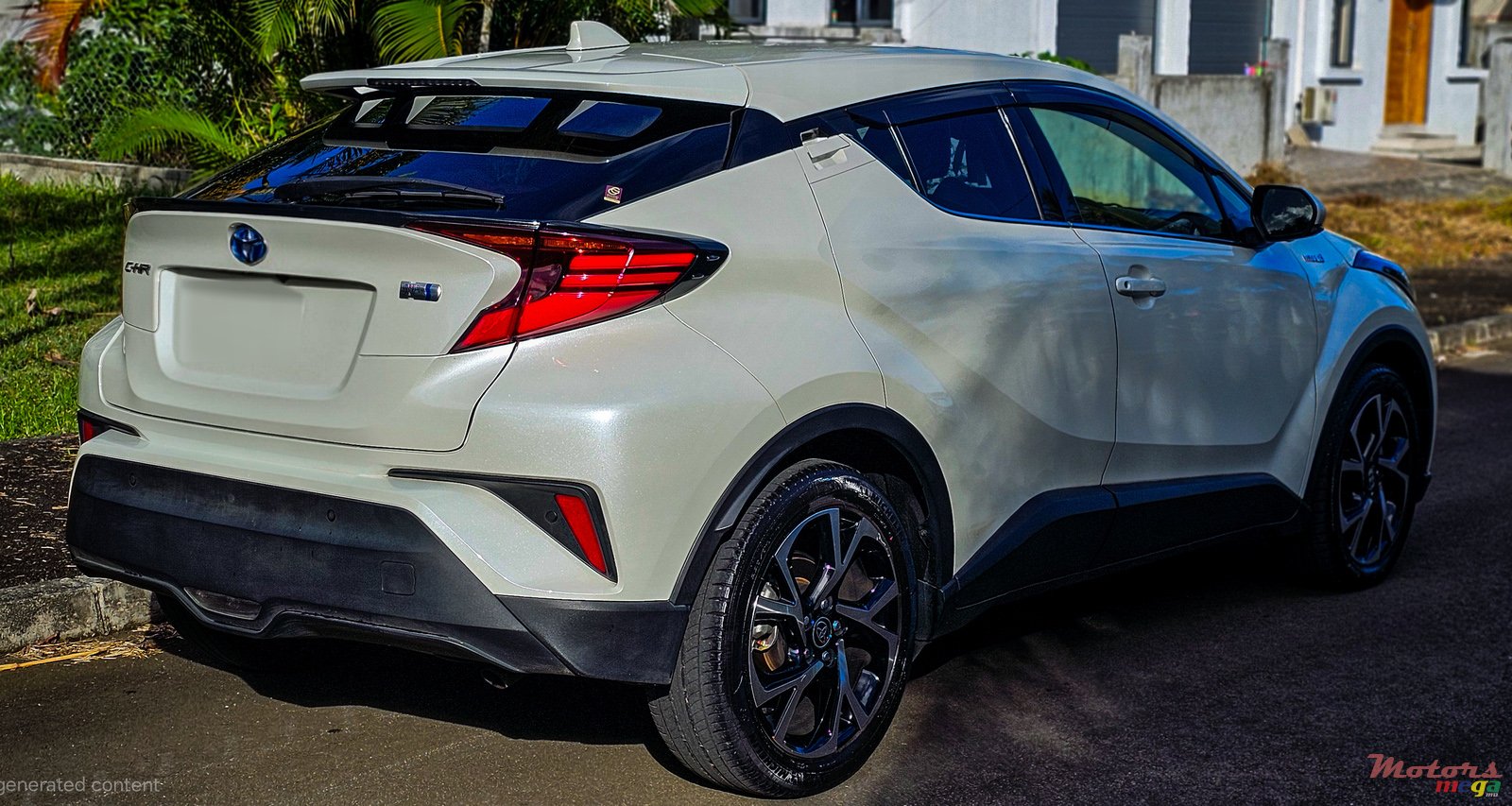 2020' Toyota C-HR photo #3